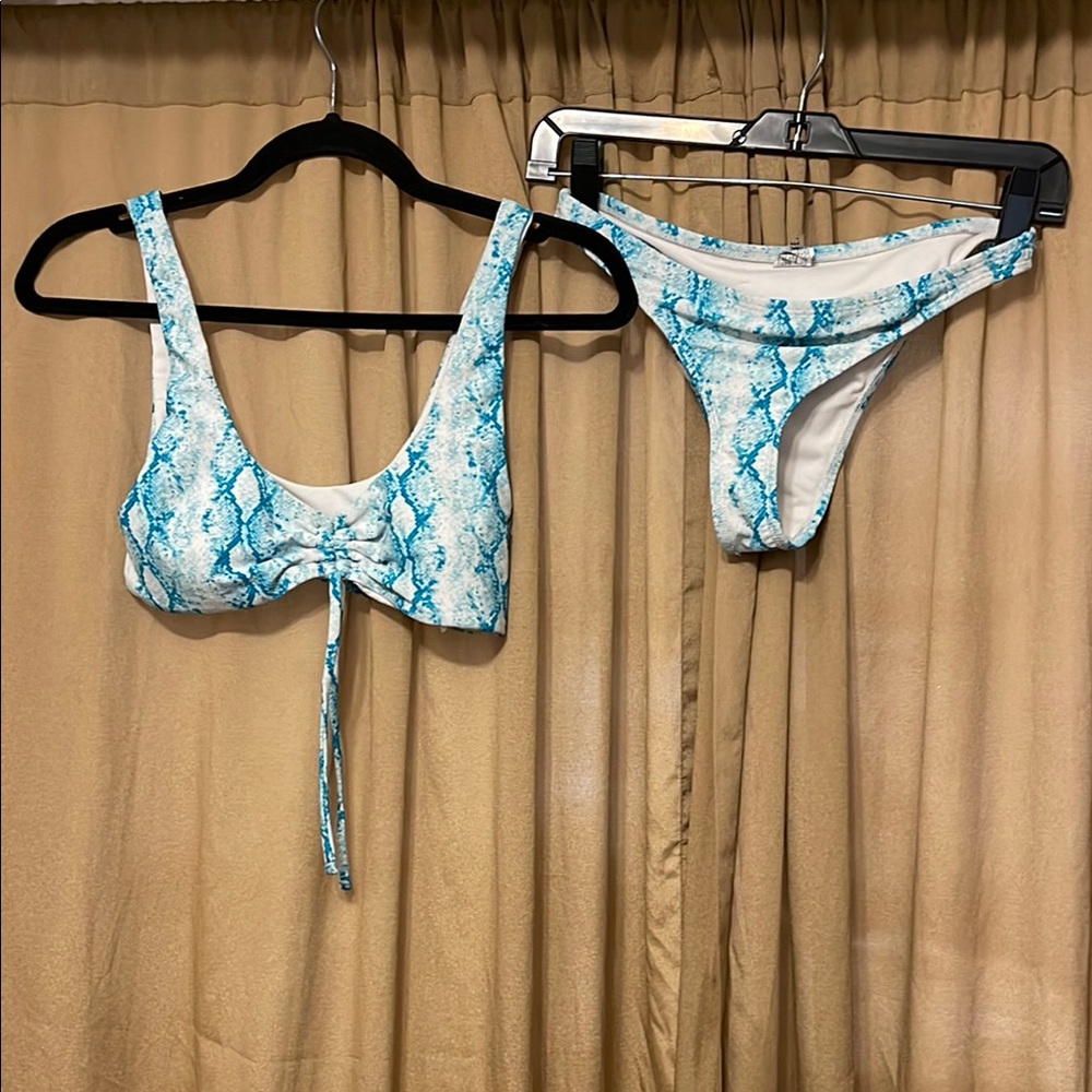 Forever 21 Women’s SvChic Turquoise and White Snake Print 2pc Bikini set
